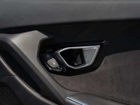 Used 2020 Lamborghini Huracan EVO image 35