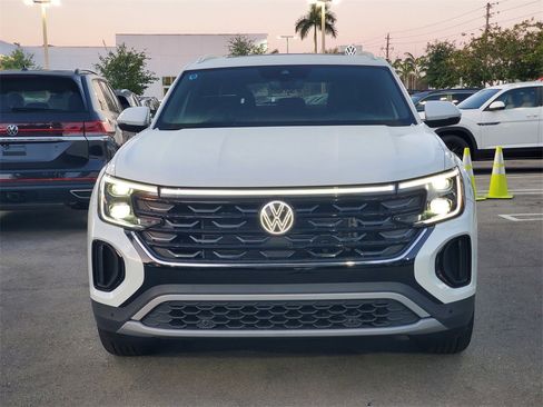 New 2026 Volkswagen Atlas Cross Sport SE image 2