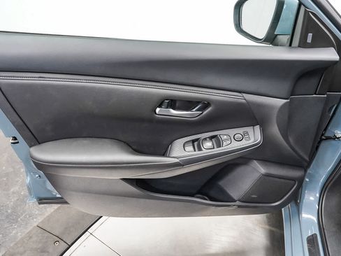 Used 2025 Nissan Sentra SV FWD image 21