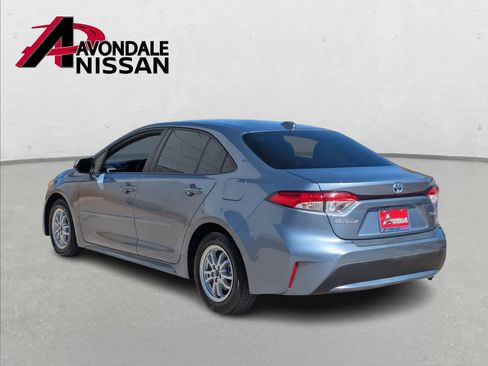 Used 2022 Toyota Corolla LE image 3