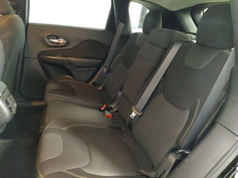 Used 2017 Jeep Cherokee Latitude FWD image 18