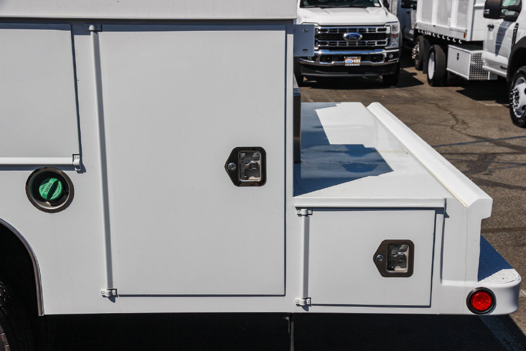 New 2026 Ford F550 4x4 SuperCab Super Duty image 9