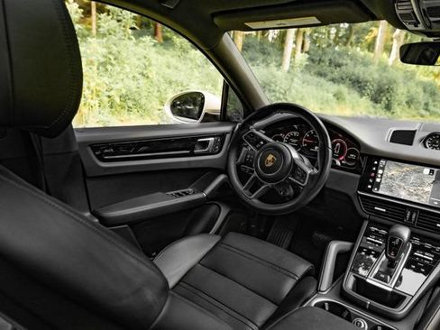 Used 2022 Porsche Cayenne Coupe AWD/4WD image 26