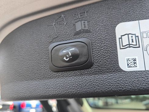 Used 2017 Ford Escape Titanium image 21