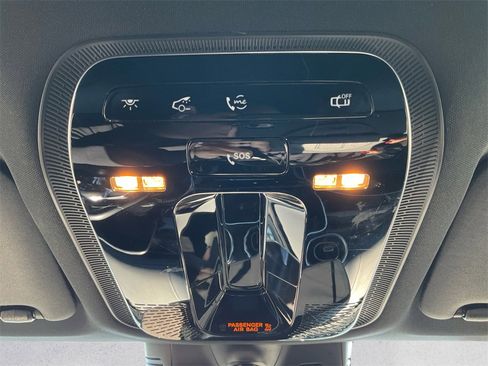 Used 2024 Mercedes-Benz GLC 300 4MATIC image 11