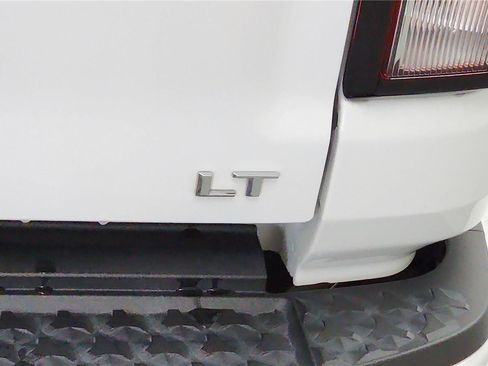 Used 2023 Chevrolet Colorado LT image 34