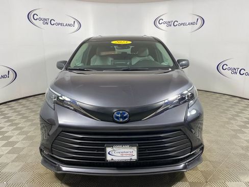 Used 2025 Toyota Sienna XLE w/ XLE Plus Package image 2