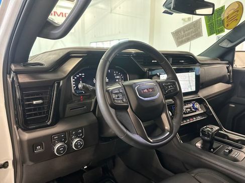 Used 2025 GMC Sierra 1500 AT4 w/ AT4 Premium Package AWD/4WD image 9