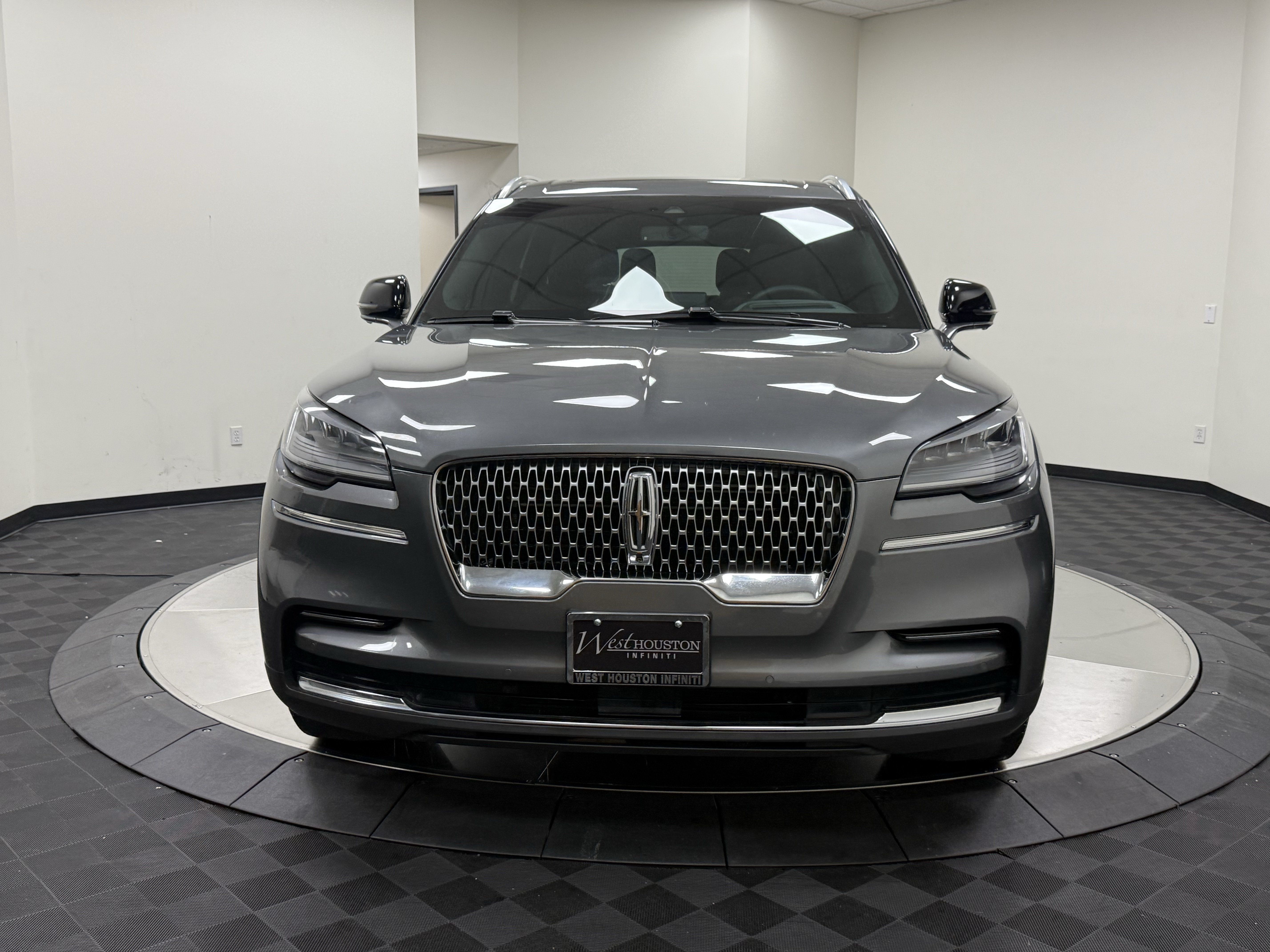 Used 2023 Lincoln Aviator Reserve w/ Equipment Group 201A AWD/4WD image 2