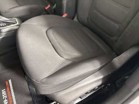 Used 2018 Jeep Renegade Latitude w/ Popular Equipment Group image 11