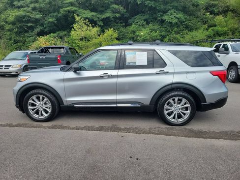 Used 2021 Ford Explorer XLT w/ Equipment Group 202A RWD image 6