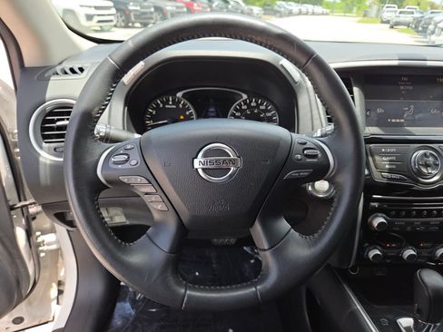 Used 2019 Nissan Pathfinder SV FWD image 34