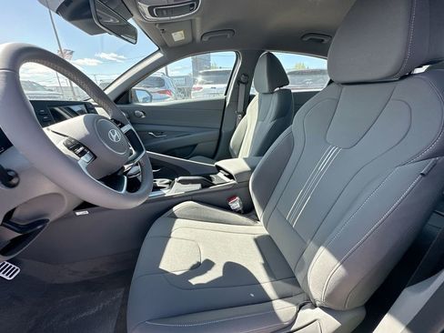 Used 2025 Hyundai Elantra Sport FWD image 38