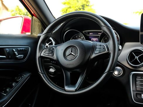Used 2018 Mercedes-Benz GLA 250 image 12