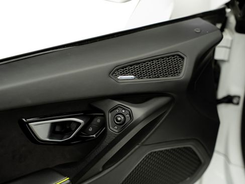 Used 2020 Lamborghini Huracan EVO RWD image 61