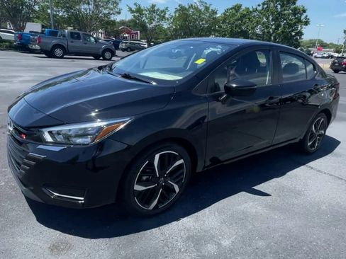 Used 2024 Nissan Versa SR FWD image 4