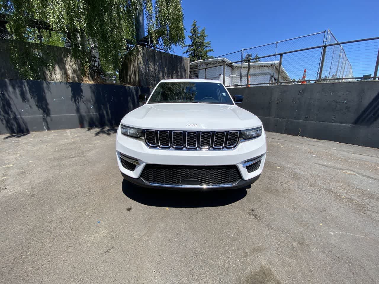 Used 2024 Jeep Grand Cherokee Limited 4xe AWD/4WD image 9