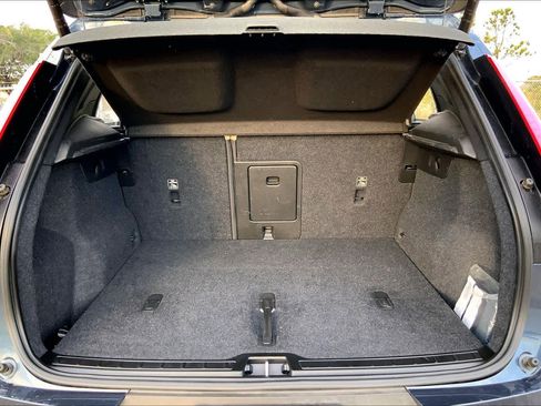 Used 2021 Volvo XC40 T5 Momentum w/ Premium Package image 33