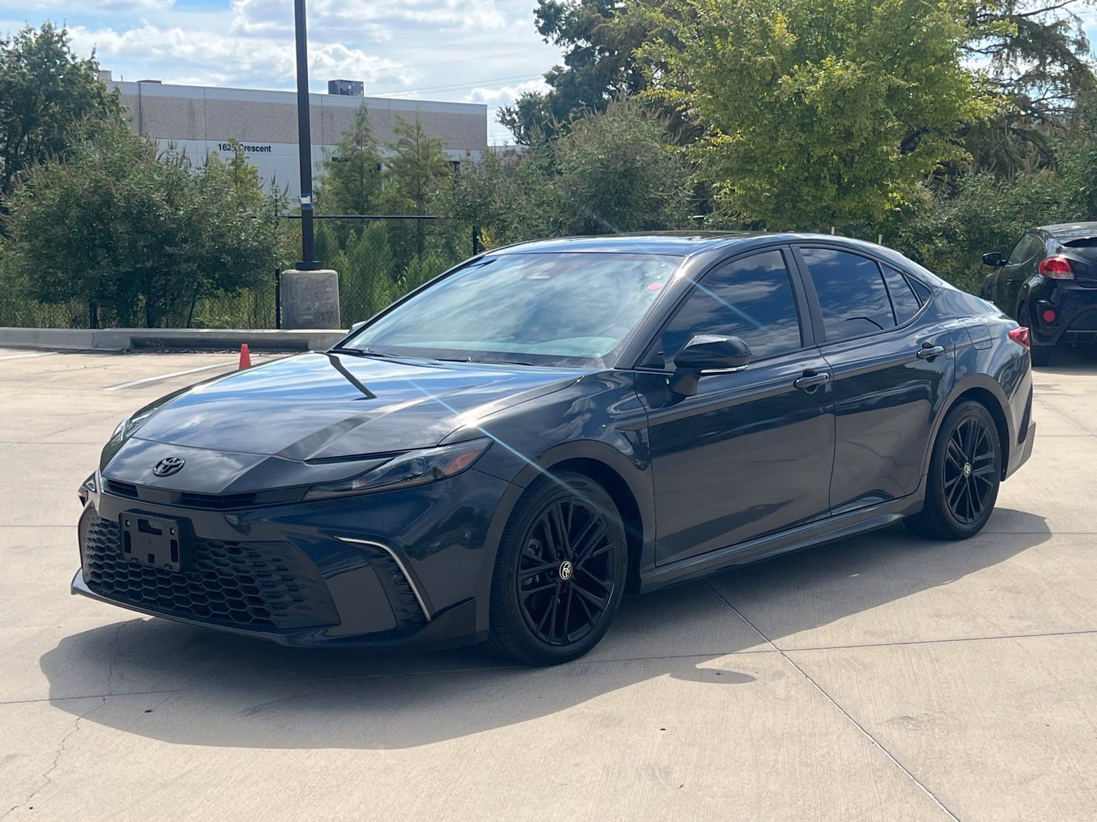 Used 2025 Toyota Camry SE w/ Convenience Package FWD image 3