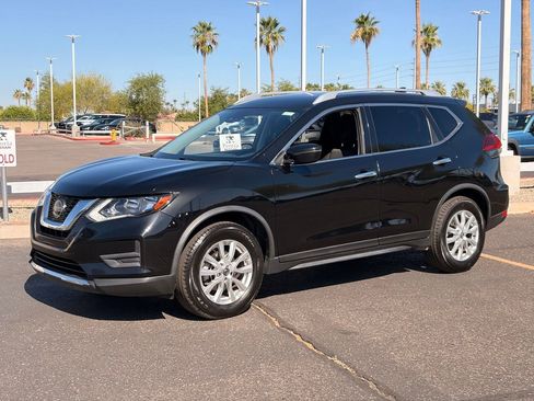 Certified 2020 Nissan Rogue SV FWD image 2