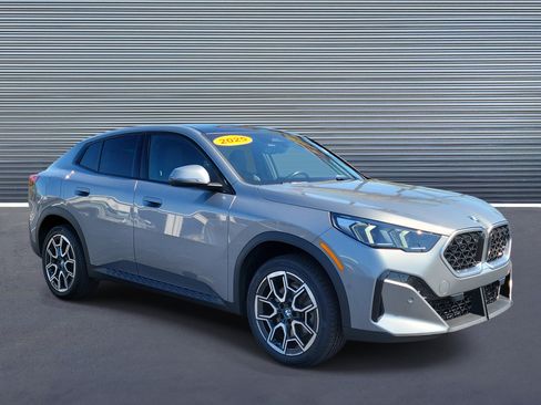 Used 2025 BMW X2 xDrive28i AWD/4WD image 2