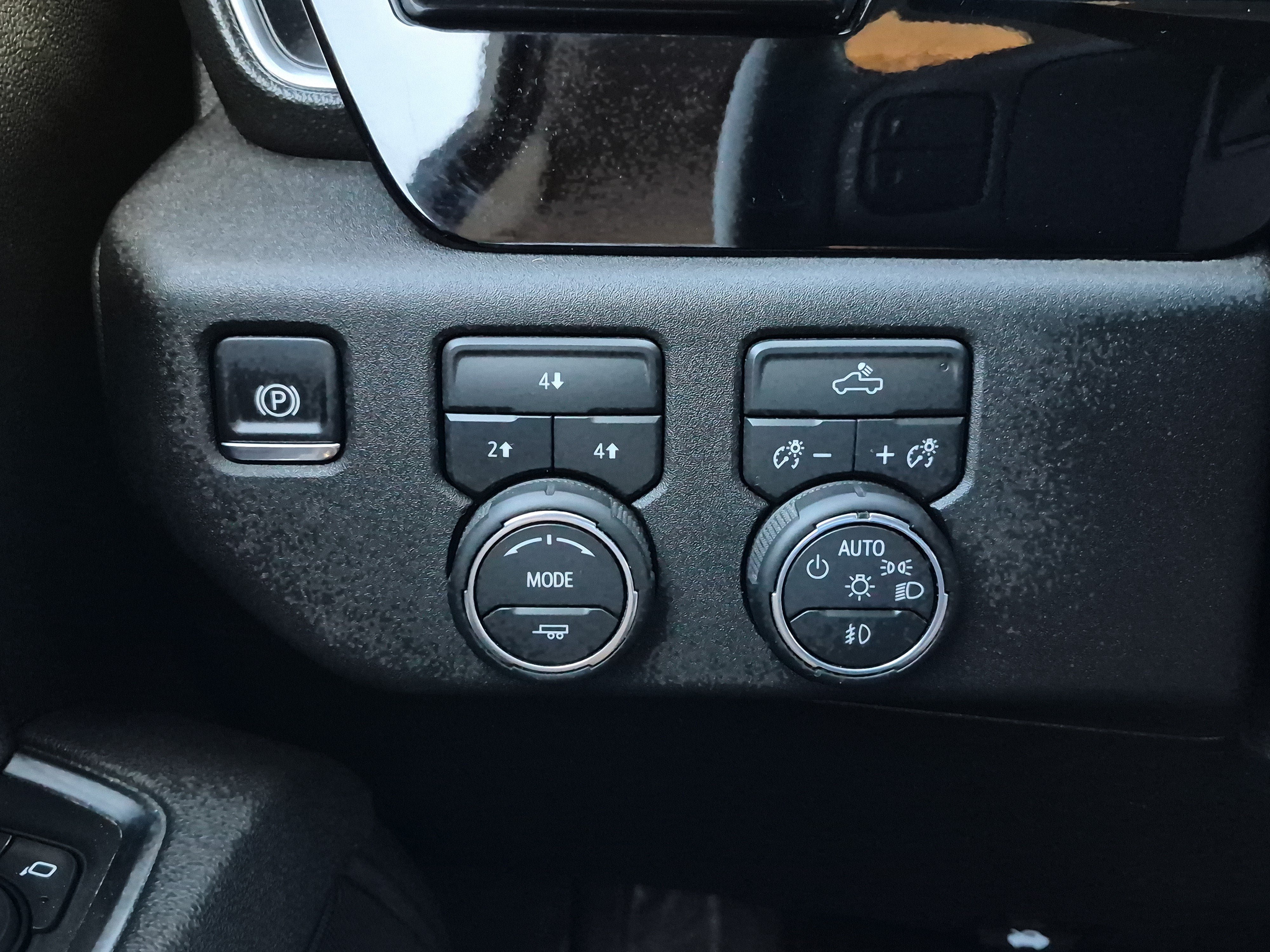 Used 2025 Chevrolet Silverado 2500 LT w/ Convenience Package AWD/4WD image 18