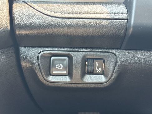Used 2020 GMC Acadia SLE w/ Driver Convenience Package AWD/4WD image 17