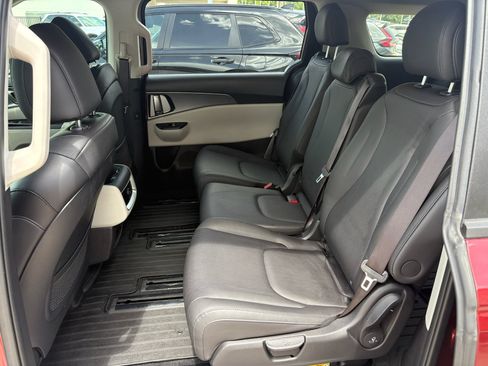 Used 2024 Kia Carnival LX FWD image 24