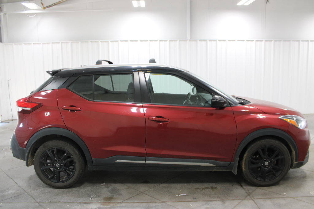 Used 2020 Nissan Kicks SR w/ Exterior Package FWD image 11