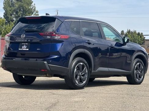 Certified 2025 Nissan Rogue SV AWD/4WD image 4
