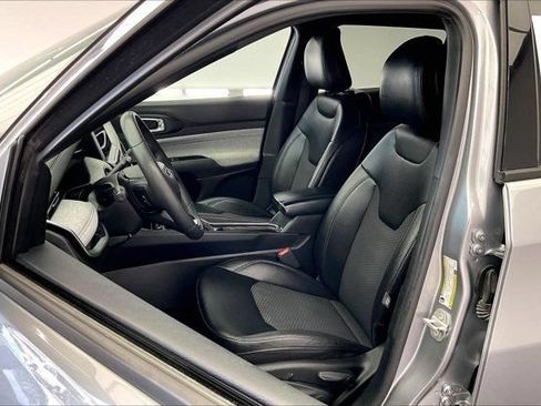 Used 2024 Jeep Compass Latitude w/ Altitude Special Edition AWD/4WD image 18