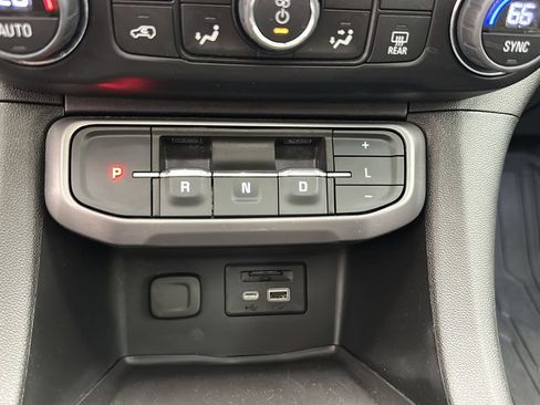 Used 2023 GMC Acadia AT4 w/ Technology Package AWD/4WD image 25