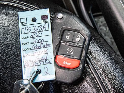 Used 2021 Jeep Gladiator Overland w/ Popular Equipment Package image 23