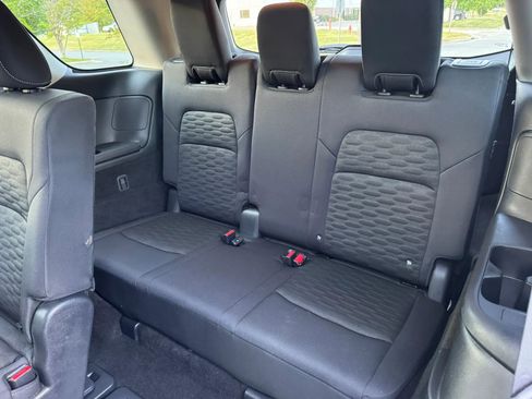 Used 2025 Nissan Pathfinder SV FWD image 12