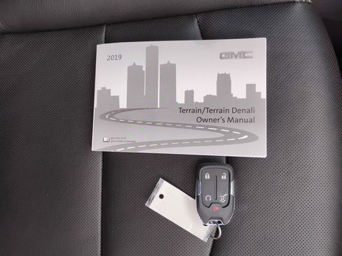 Used 2019 GMC Terrain SLT w/ Preferred Package AWD/4WD image 36