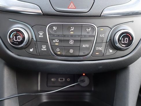 Used 2021 Chevrolet Equinox LT image 9