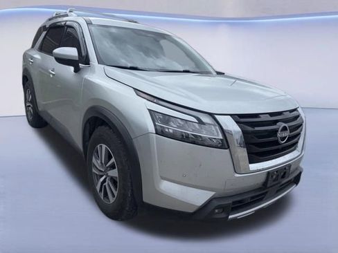 Used 2023 Nissan Pathfinder SL image 4