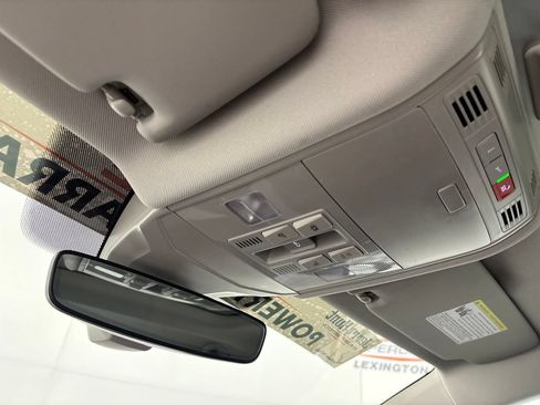 Used 2025 Volkswagen Jetta SE w/ Sunroof Package FWD image 22