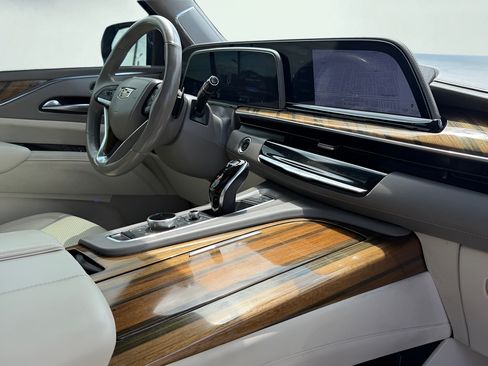 Used 2021 Cadillac Escalade Premium Luxury Platinum AWD/4WD image 34