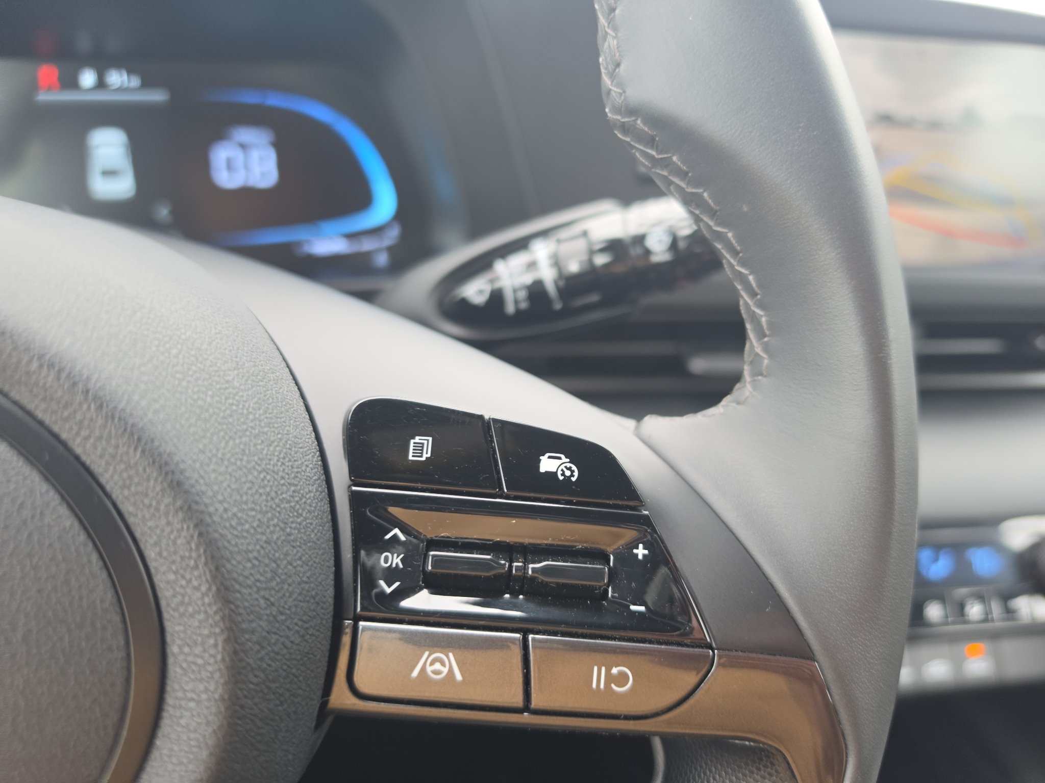 Used 2025 Hyundai Elantra Sport FWD image 30
