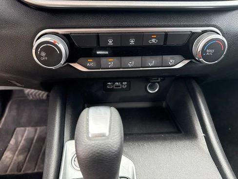 Used 2025 Nissan Altima 2.5 SV FWD image 23