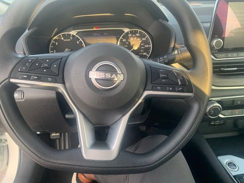 Used 2025 Nissan Altima 2.5 SV FWD image 16