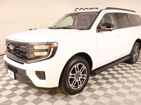 Used 2025 Ford Expedition Active AWD/4WD image 11