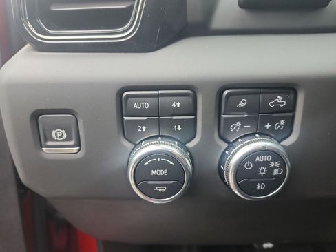 Certified 2025 GMC Sierra 1500 AT4 w/ AT4 Premium Package image 17