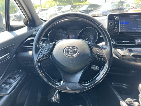 Used 2018 Toyota C-HR XLE FWD image 15