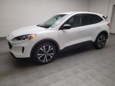 Used 2022 Ford Escape SE w/ SE Sport Appearance Package image 2