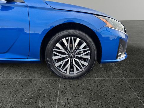 Used 2025 Nissan Altima 2.5 SV image 9