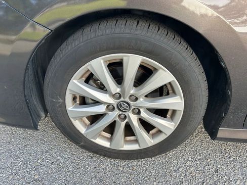 Used 2020 Toyota Camry LE FWD image 10