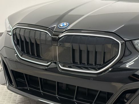 Used 2025 BMW 550e xDrive w/ Premium Package AWD/4WD image 33