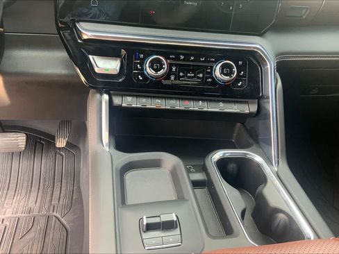 Certified 2025 GMC Sierra 2500 Denali Ultimate AWD/4WD image 32